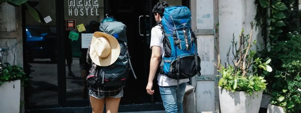 benefits of staying in a hostel