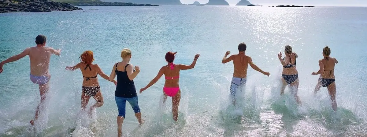 benefits of traveling with a small group