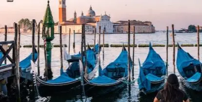 what is a self guided tour-featured-image