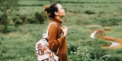 studying abroad alone or with friends