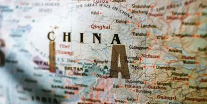 how much do english teachers make in china