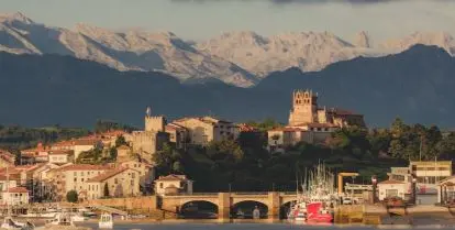 how much do english teachers make in spain